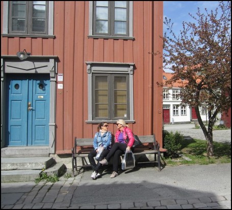 Pikene på benken 900