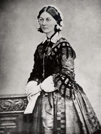 Florence_Nightingale_three_quarter_length